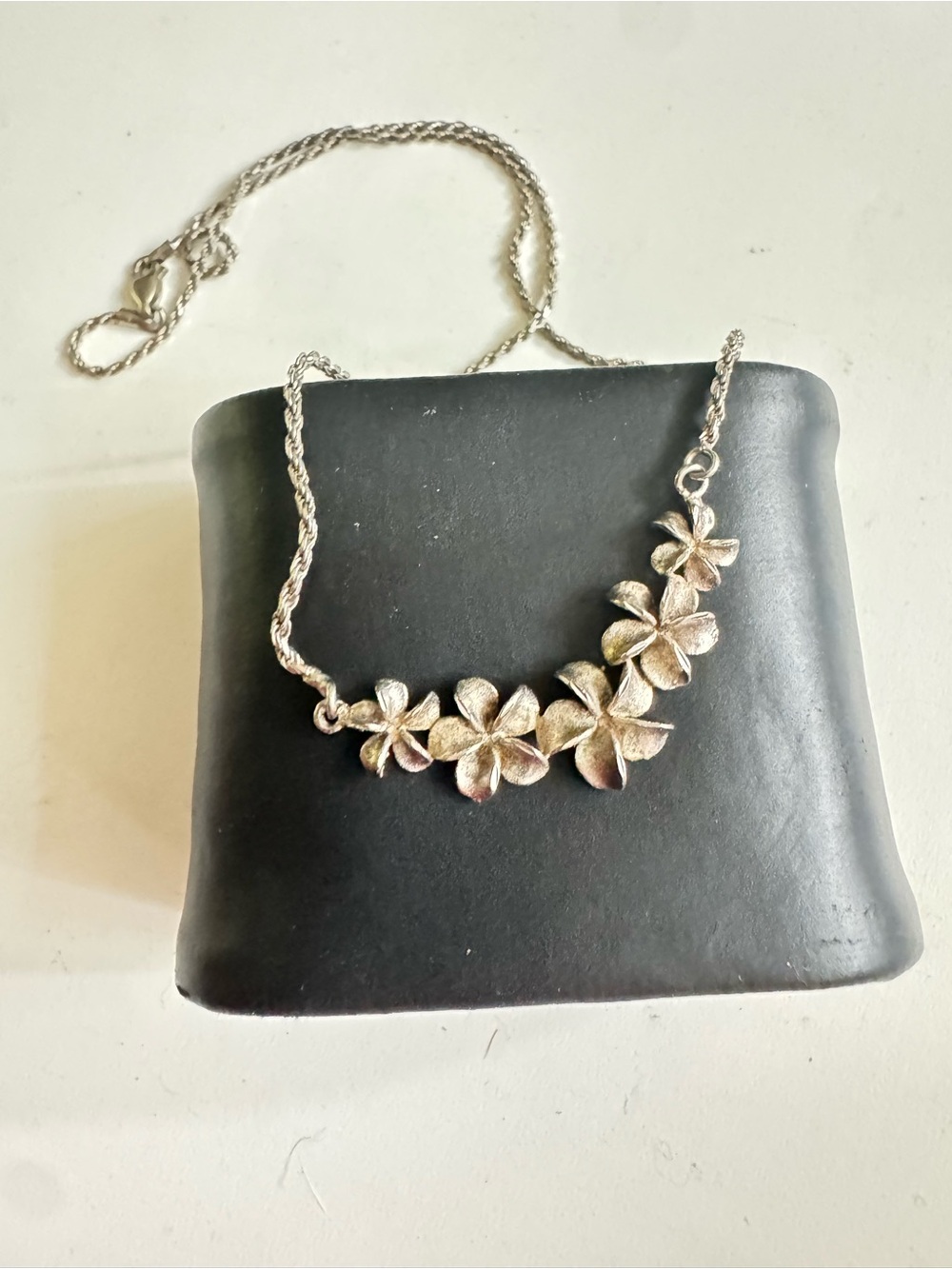 Italy 925 Sterling Silver Chain With Floral Centerpiece